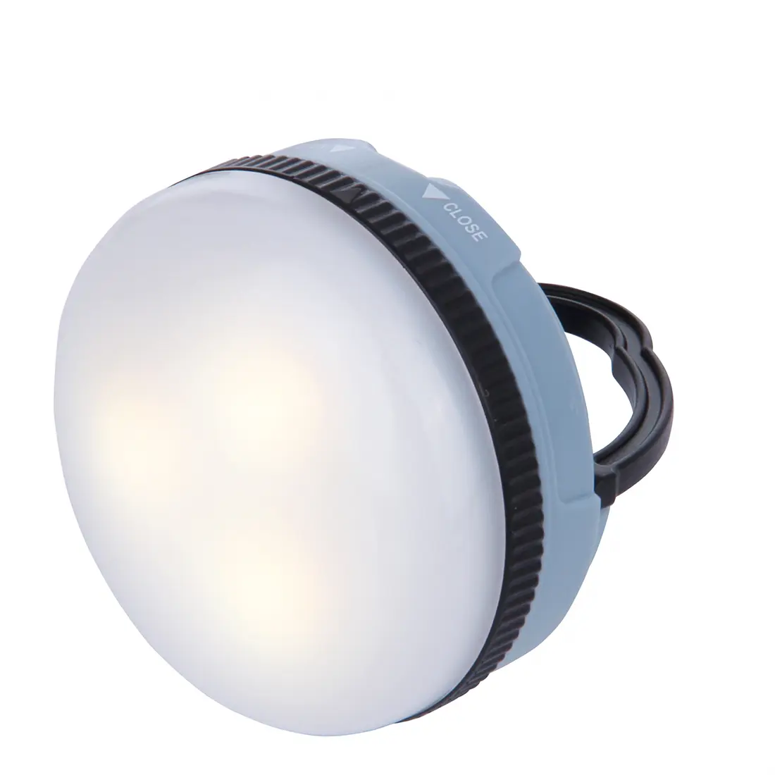 Ein runder, weißen LED-Scheinwerfer mit einem schwarzen, drehbaren Ring und einem Kabel, der zur Beleuchtung oder Signalgebung verwendet wird.