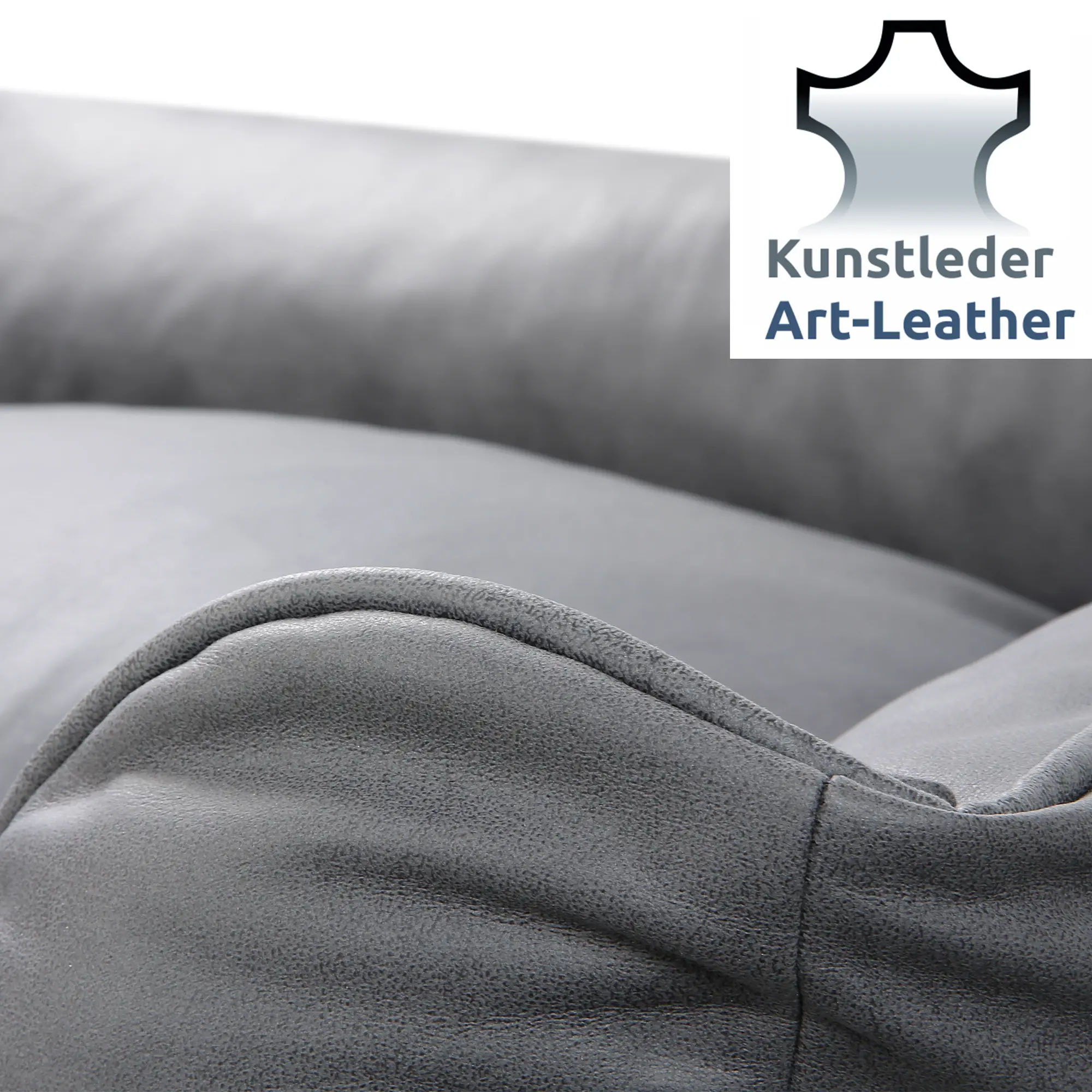 Nahaufnahme einer grauen Kunstlederoberfläche mit sichtbaren Nähten und glatter Textur, daneben ein Logo mit der Aufschrift "Kunstleder Art-Leather" und einer stilisierten Lederform in Blau und Grau.