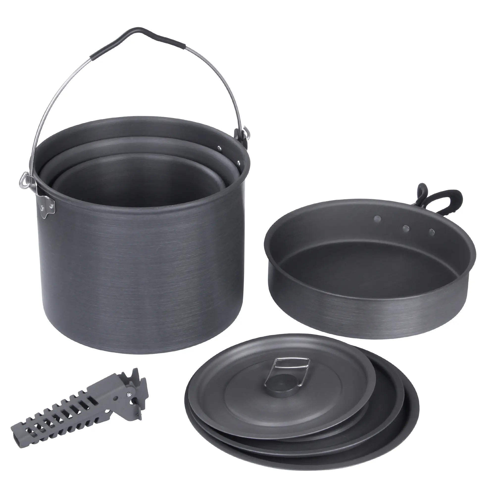 Ein Set aus schwarzen Camping- oder Outdoor-Kochgeschirr, bestehend aus einem großen Topf mit Deckel, einem kleinen Topf, einem Deckel, einem erweiterbaren Topfdeckel und einem Teiler, alles aus Metall.